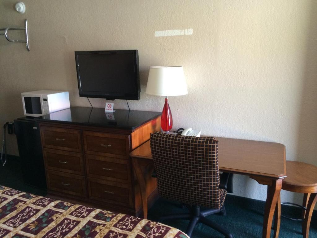 Bestway Inn Ruidoso Downs Room photo